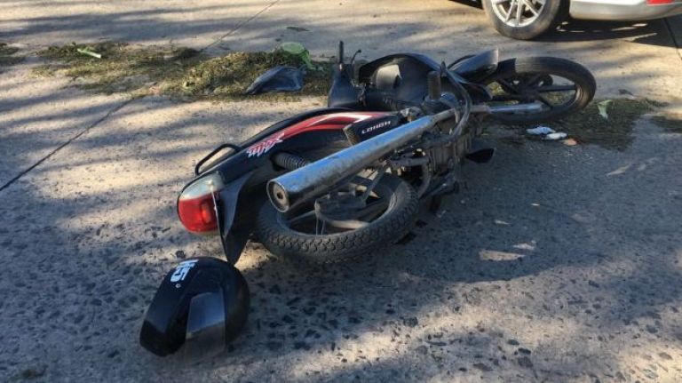 Una moto y un auto protagonizaron otro fuerte choque en la ciudad ...