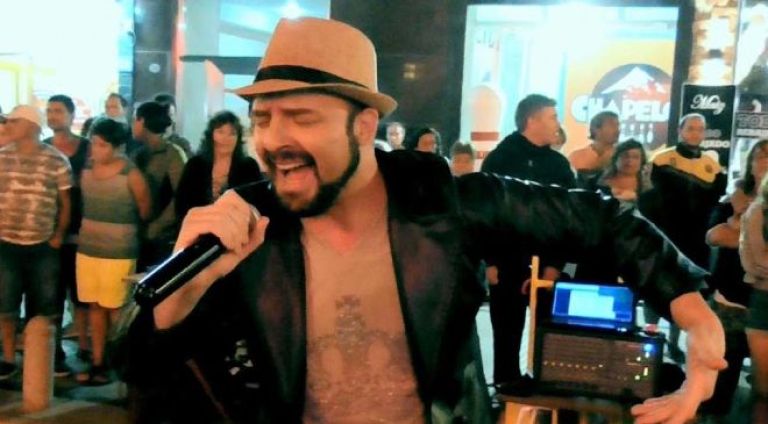 El artista Juan Etchegoyen habló sobre su carrera en El Megáfono