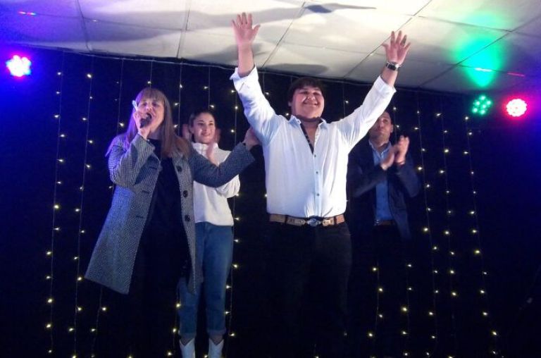 Dante Crivelli ganador del certamen "La Mejor Voz 2022"