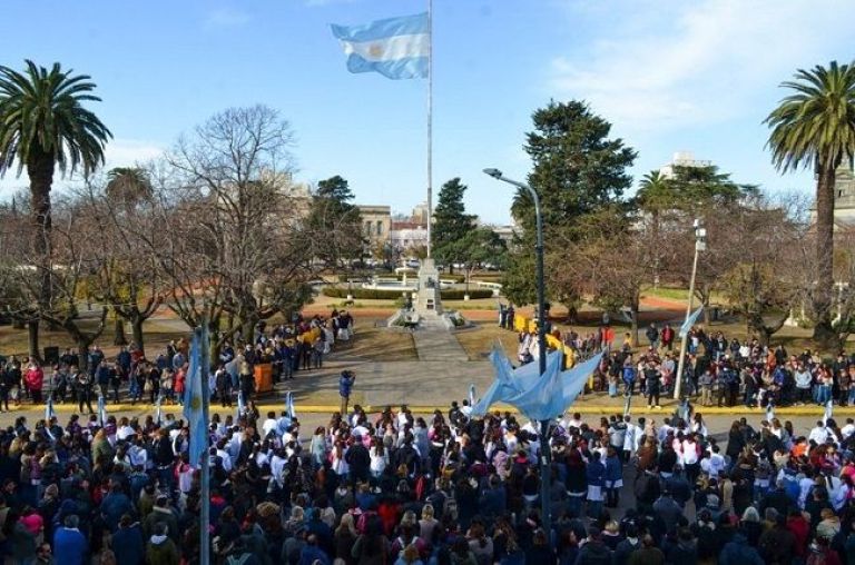 Día de la Independencia: los actos escolares llegan hoy a las plazas