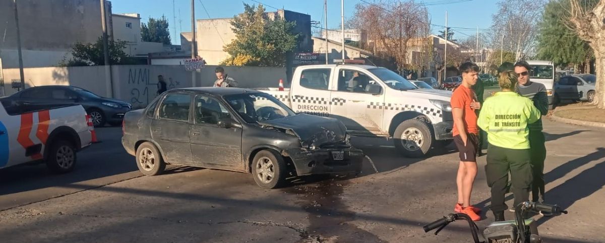 San Martín y España: choque entre dos autos