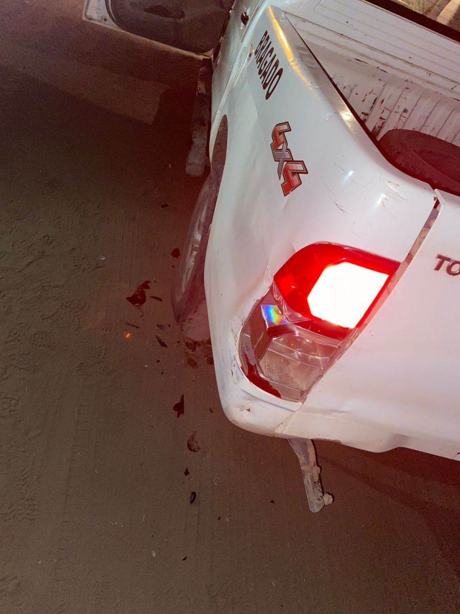 Fue embestido un móvil de la policía