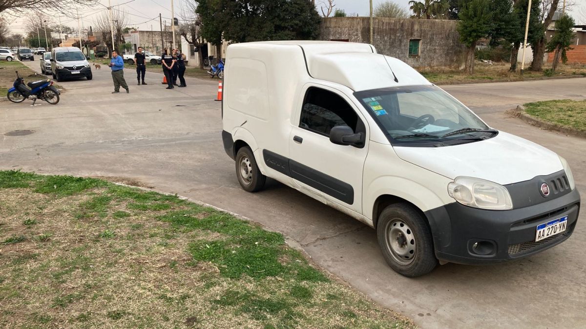 En Santa Rosa y Ameghino una moto colisionó a una camioneta