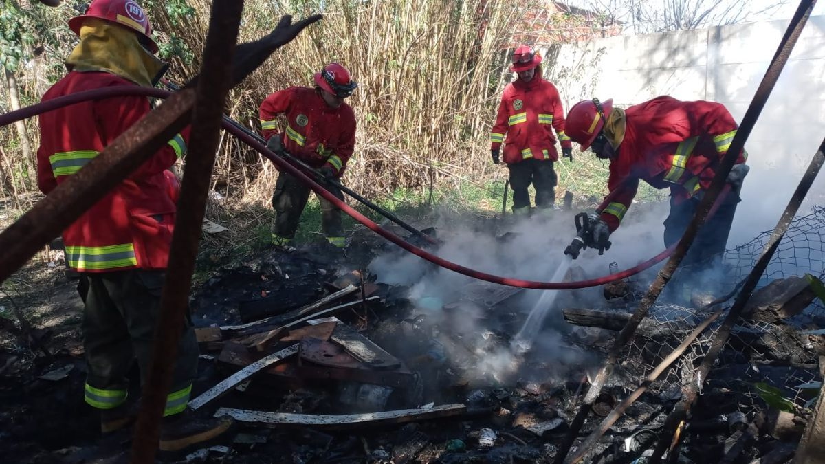 Incendio de basura en una vivienda de calle Urquiza al 2150
