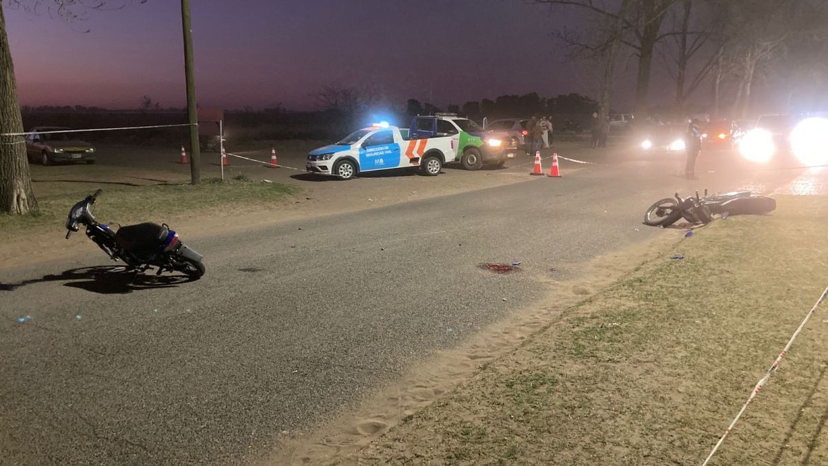 Dos motos colisionaron en el acceso Juan Perón, una de ellas haciendo willie