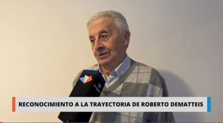 La Feria del Libro entregó un reconocimiento a Roberto Dematteis.