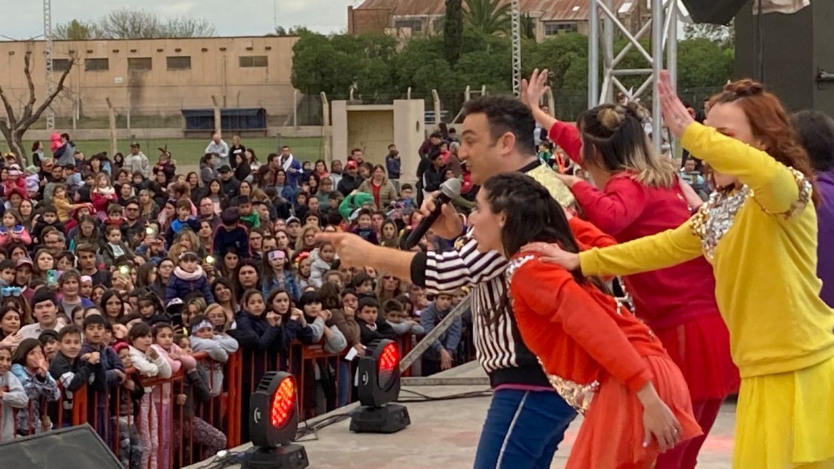 Un brillante y multitudinario show presentó Topa