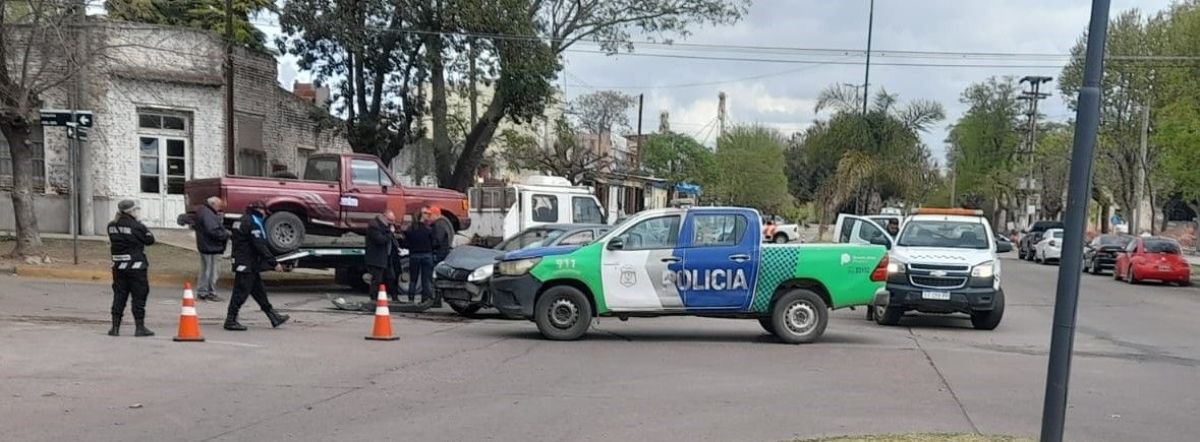Fuerte impacto entre dos vehículos