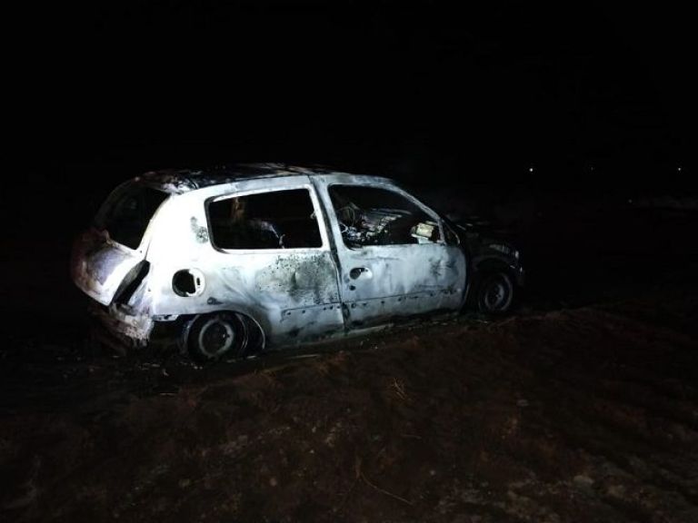Se incendió un auto en el camino real a Mechita