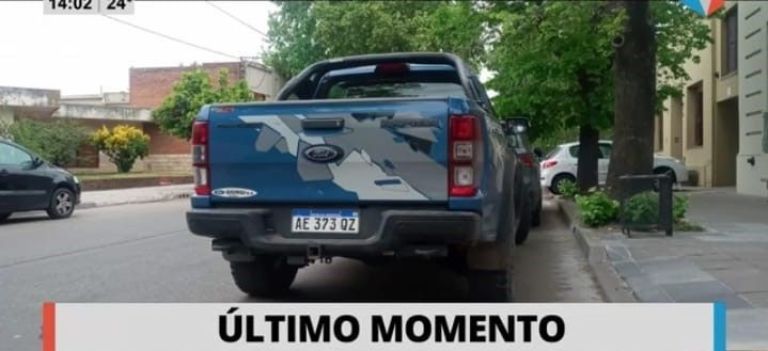 Inédito: Robaron una rueda de auxilio de una camioneta en pleno centro de la ciudad