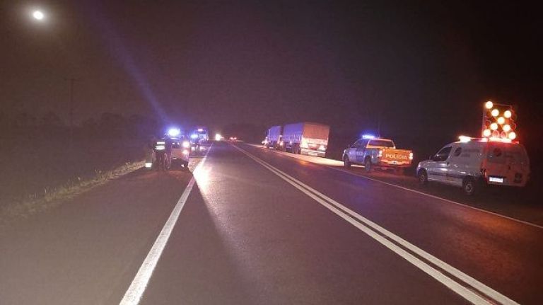 Camión chocó a un auto en Ruta 5