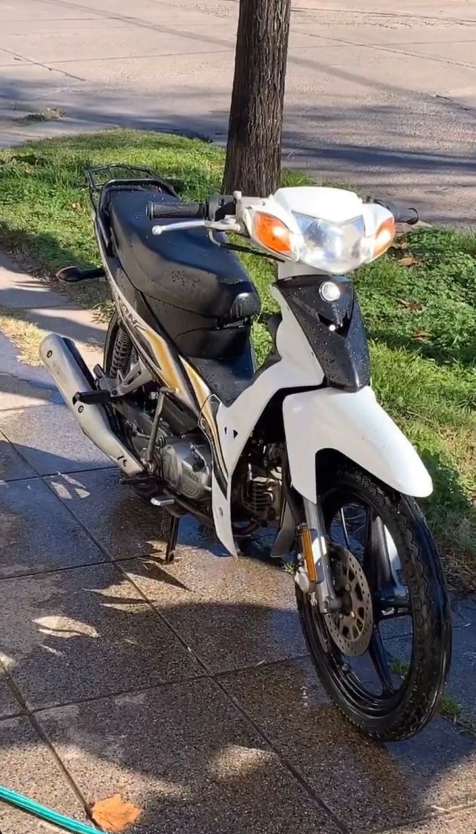 Sustrajeron una moto