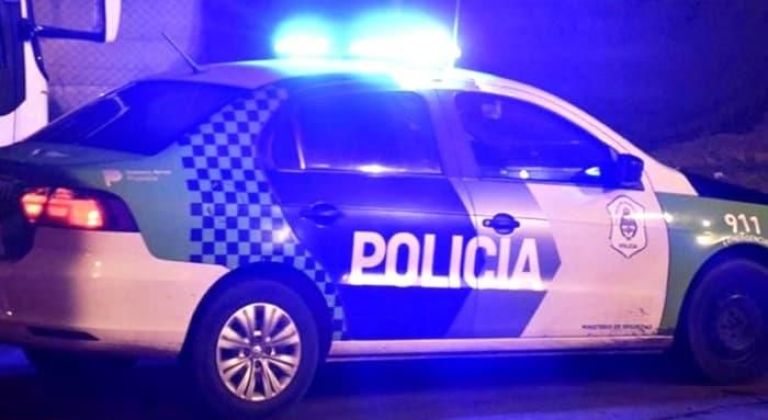 Una mujer aprehendida por intentar llevarse  mercadería de un supermercado