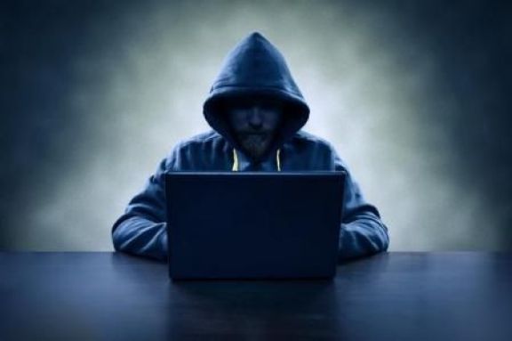Usurparon su identidad y ofrecen dólares en su nombre