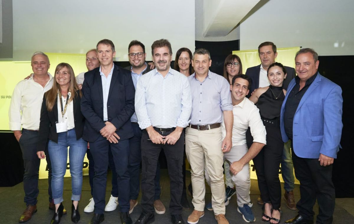 Daniela Monzón y Fernando Neri se reunieron con Ritondo y otros dirigentes en Pinamar