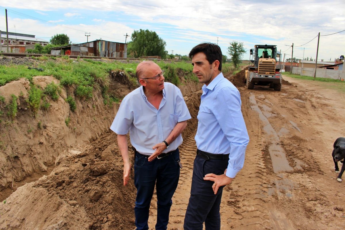Funcionarios recorrieron la obra del colector cloacal este