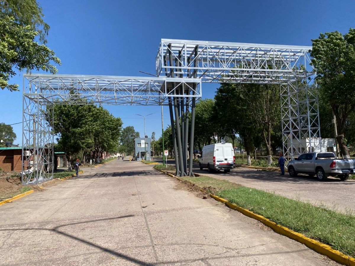 Instalan un pórtico de acceso en el Parque Industrial