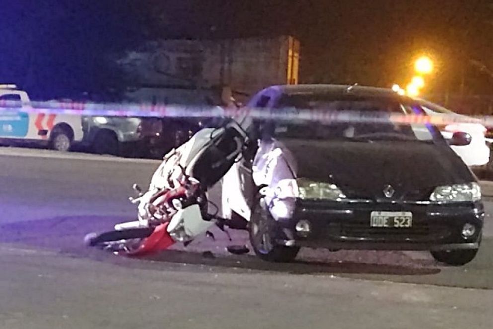 Motociclista internado en Terapia Intensiva tras un choque con un auto
