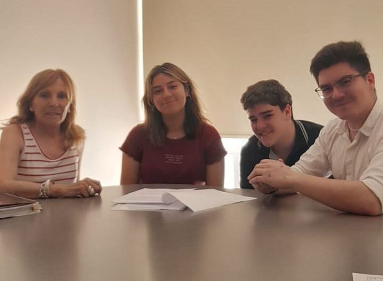 La Juventud Radical presentó el proyecto de instalación de Estaciones Solares USB