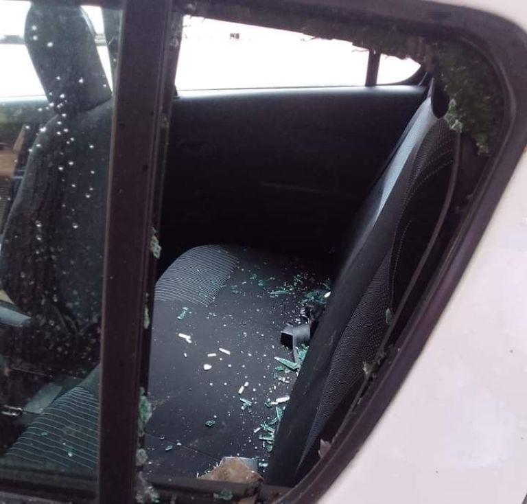 Atacaron un auto a plena luz del día: el testimonio del damnificado