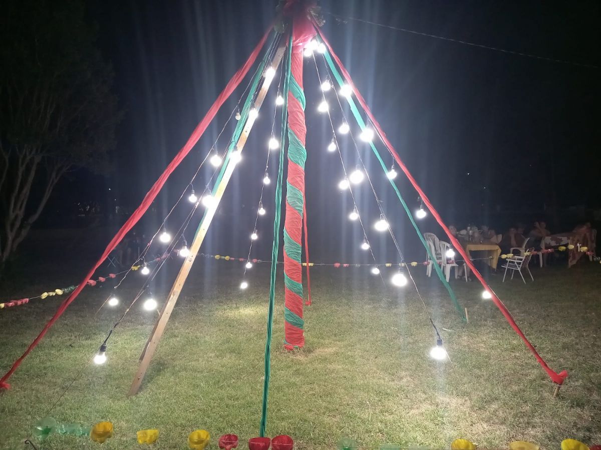 Se encendió el árbol navideño en Irala 