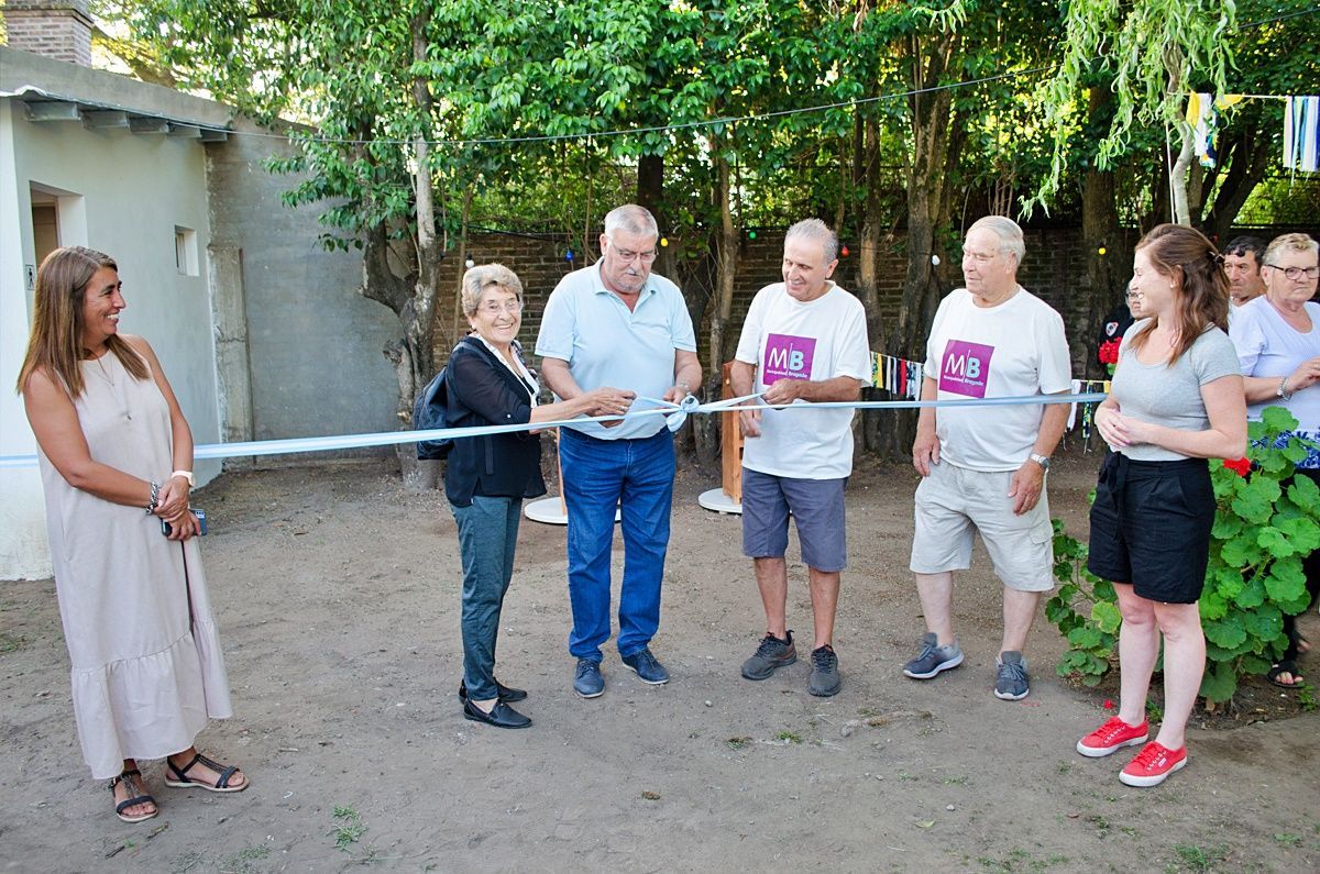 Nuevos sanitarios y juegos para los "Abuelos Tejo Bragado"