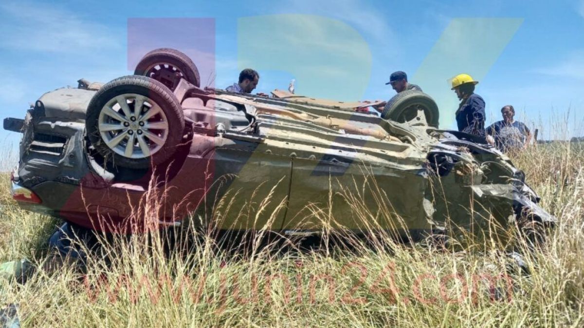 Despiste y vuelco de un auto en la Ruta 46