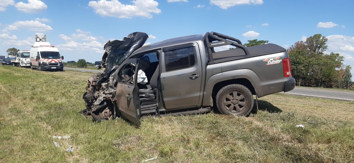 Violento choque entre dos camionetas en la Ruta 5