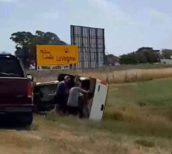 Despiste y vuelco de una camioneta en la Ruta 5