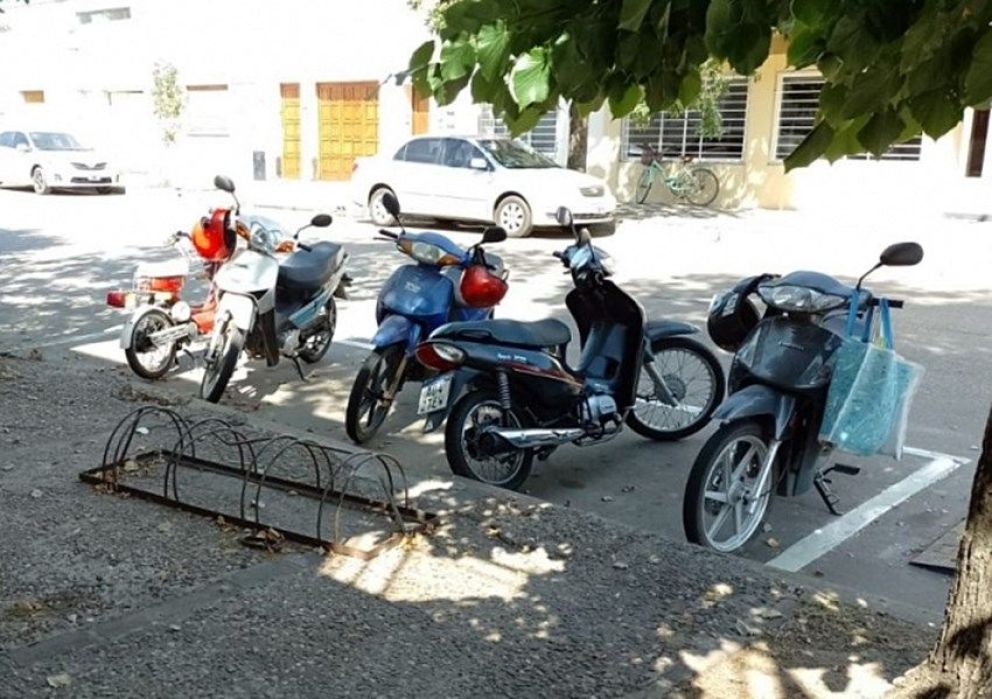 Importante: las demarcaciones blancas no son para las motos