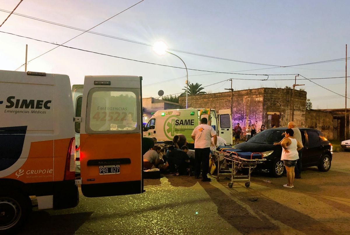 Segundo accidente de la tarde: un auto y una moto involucrados 