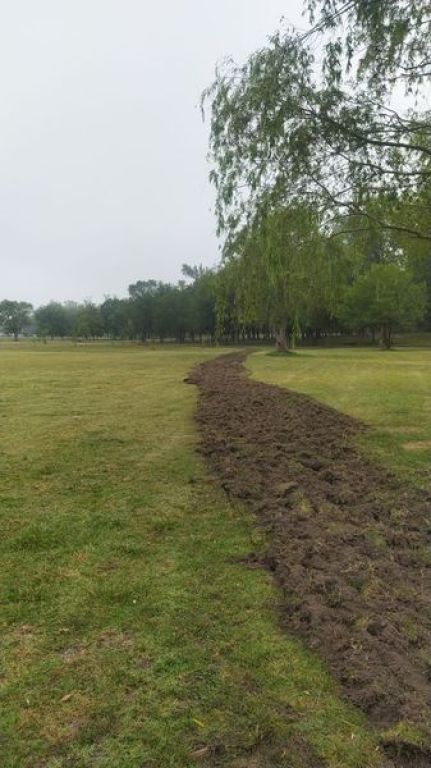 Diferencias de Marita Gelitti tras la pista de Cross Country que se construye en la laguna