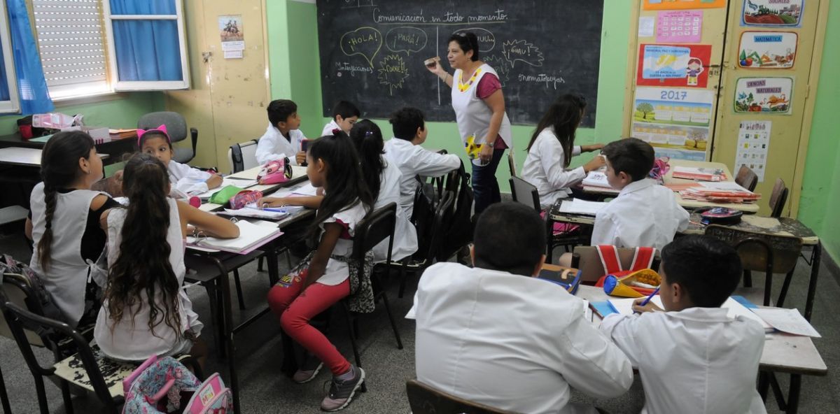 Ciclo lectivo 2023: UDEB critica la quinta hora de clases