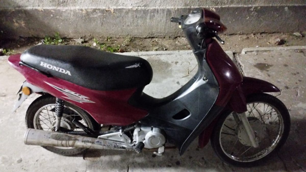 Dos aprehendidos por el robo de una moto