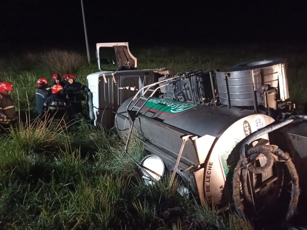 Volcó un camión de La Serenísima en el km 219 de la Ruta 5