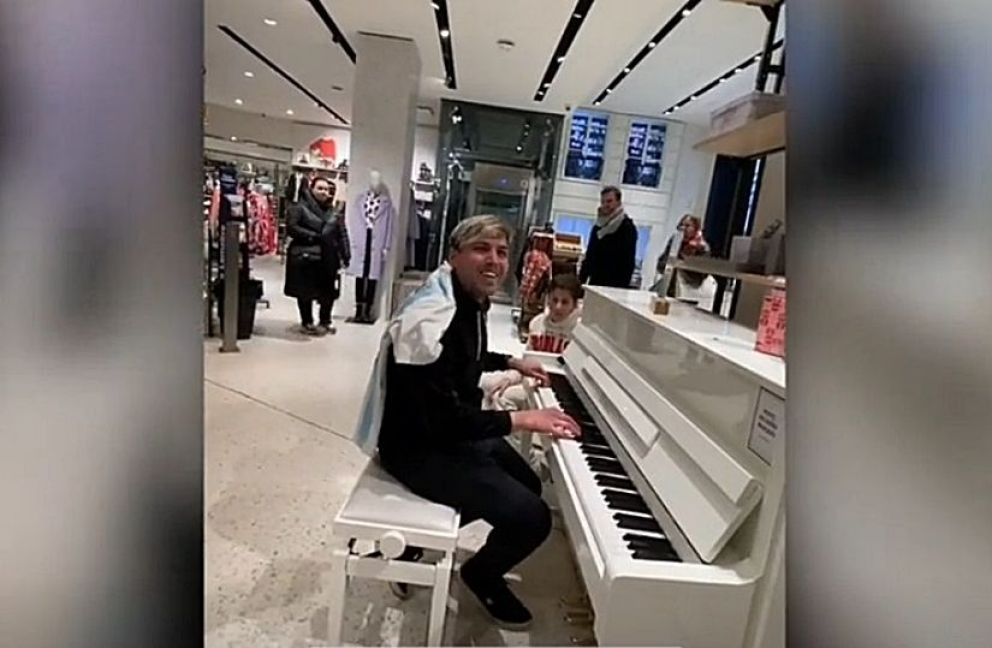La palabra del bragadense que tocó y cantó “Muchachos” en un shopping francés