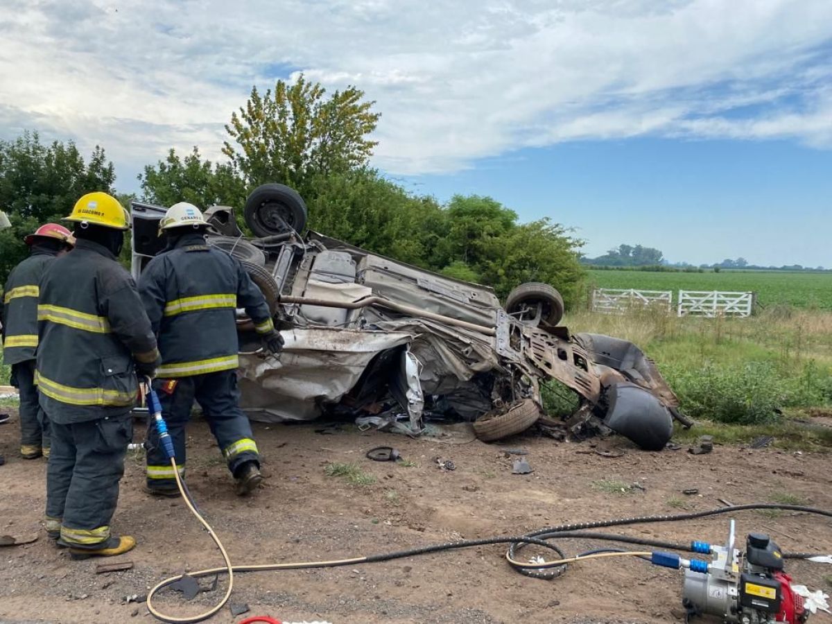 Tragedia en la Ruta 5: murió un hombre tras un choque entre una camioneta y un camión