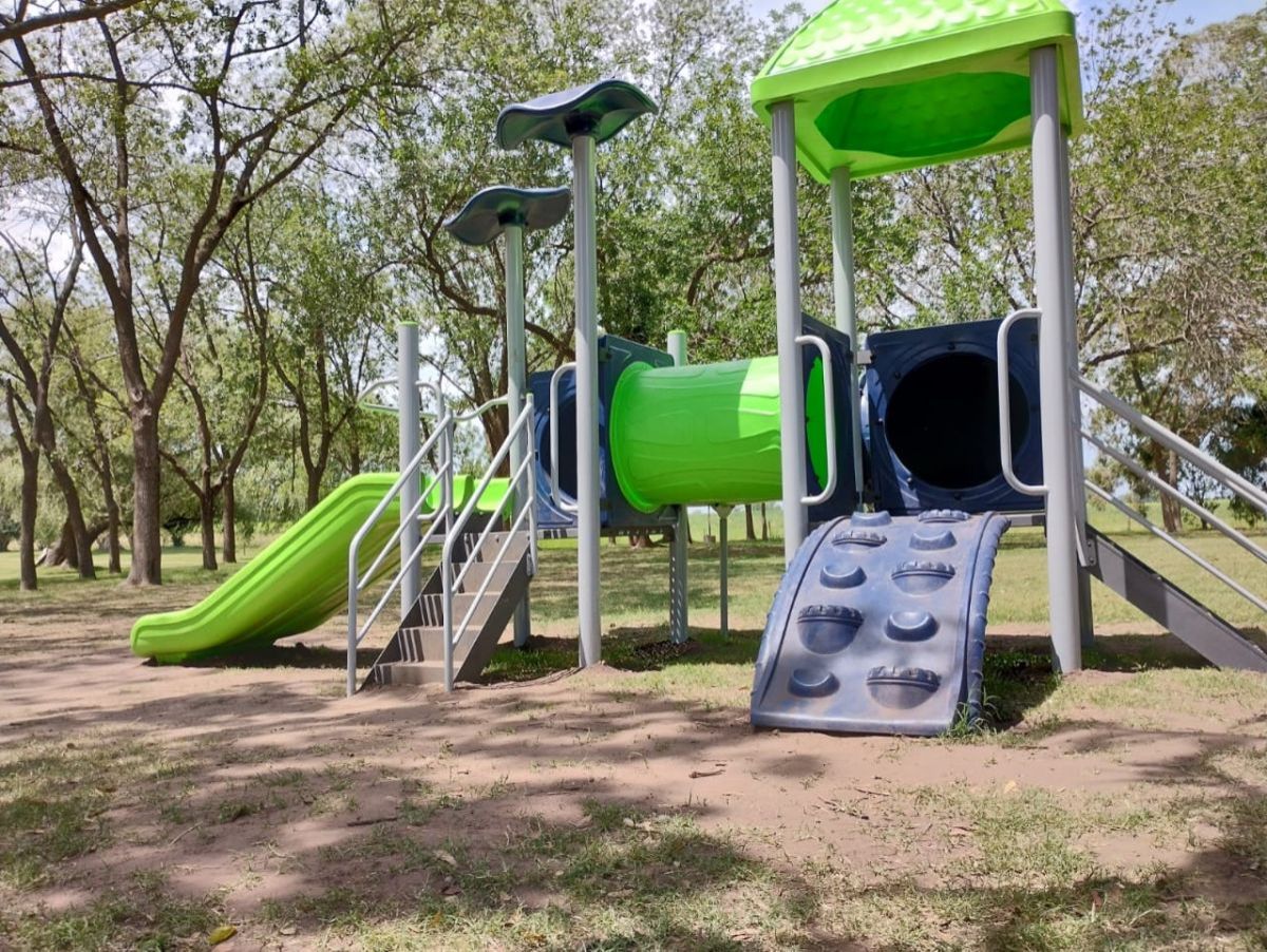 Iniciaron el recambio de juegos en algunas plazas y harán varias mejoras 