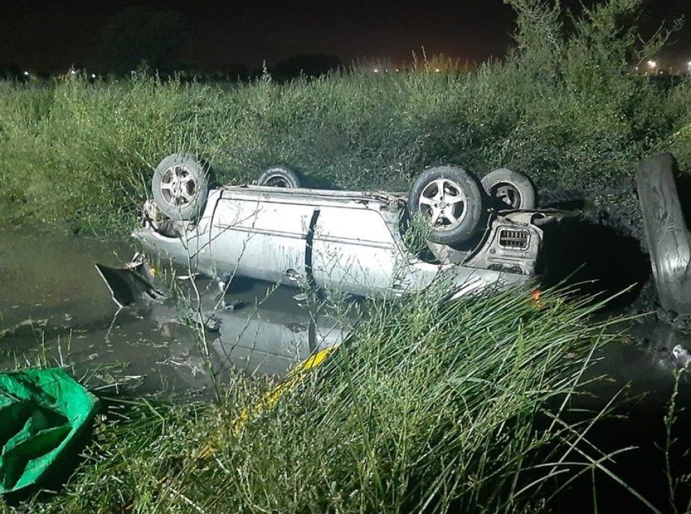 Fatalidad en el terraplén: falleció una joven de 16 años tras el vuelco de un auto