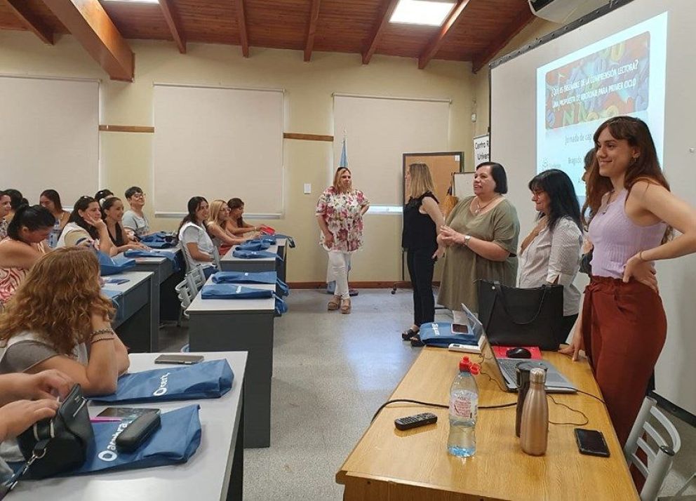 Campaña de Acerbrag y la Fundación Leer para fomentar la lectura: capacitaron a docentes de 21 escuelas