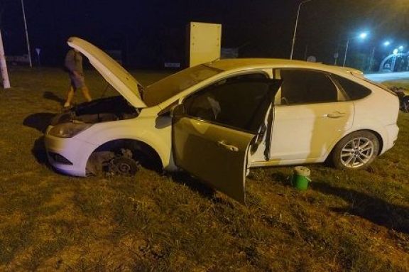 Tres vehículos se pasaron de largo en la rotonda de Alberti