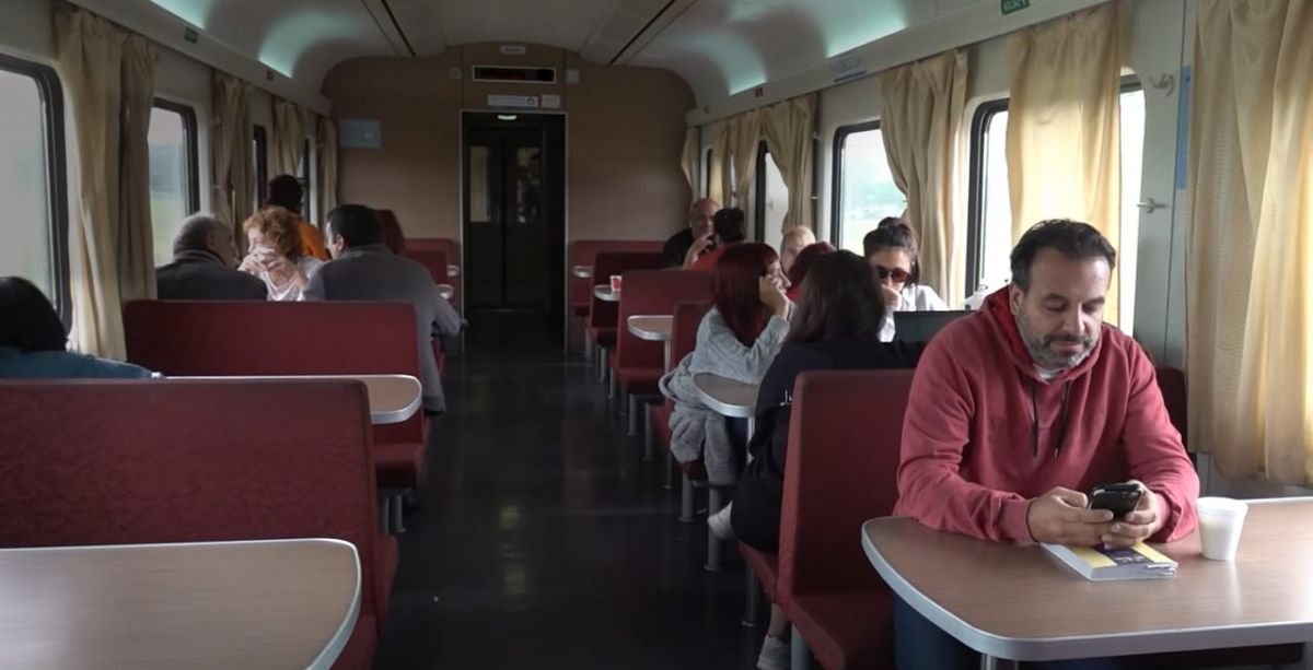 Con el doble de pasajeros, el tren a Bragado y Pehuajó suma el servicio de coche comedor