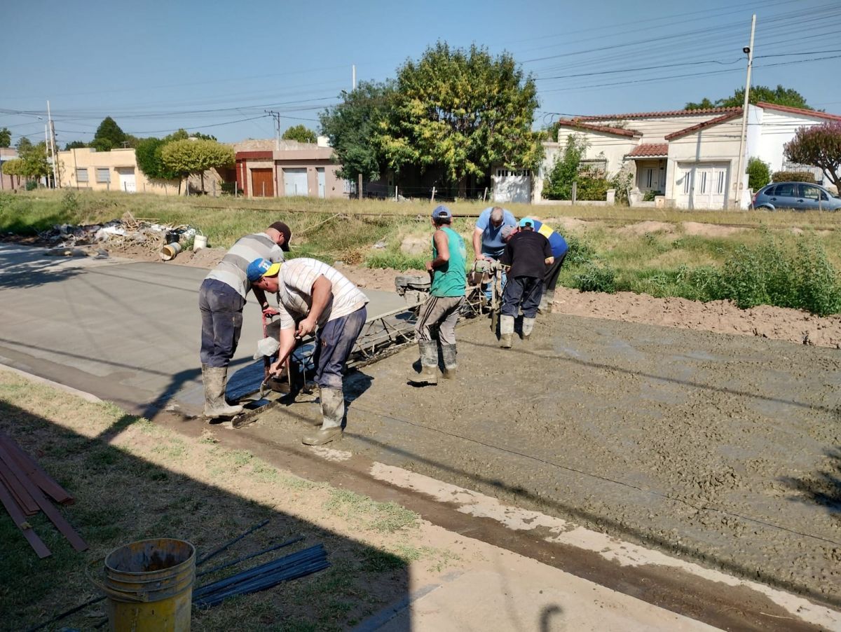 Comenzó la pavimentación del tramo previsto de la calle Ferroviarios Argentinos