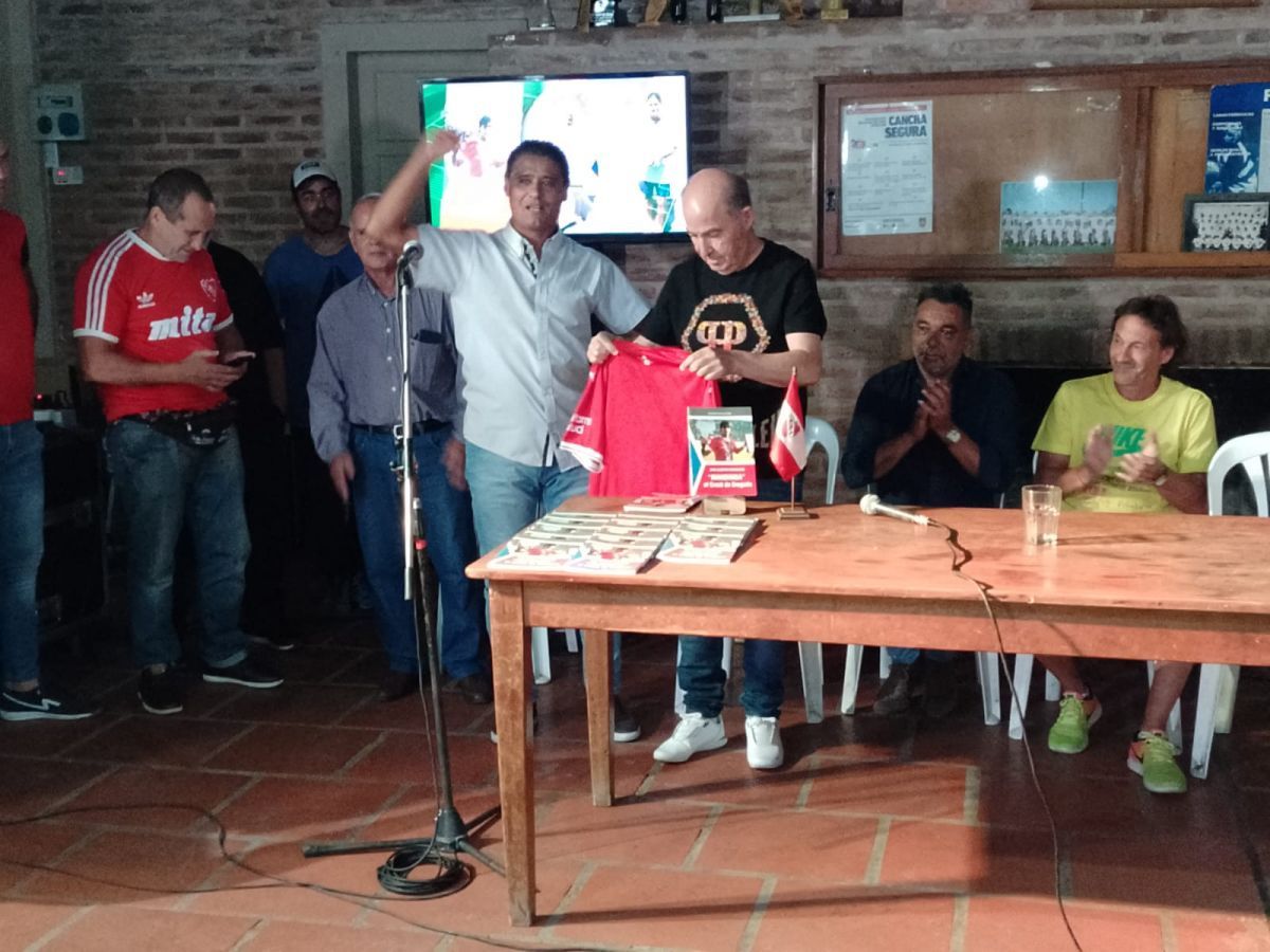 "Mandinga, el crack de Bragado": se presentó el libro con importantes visitas