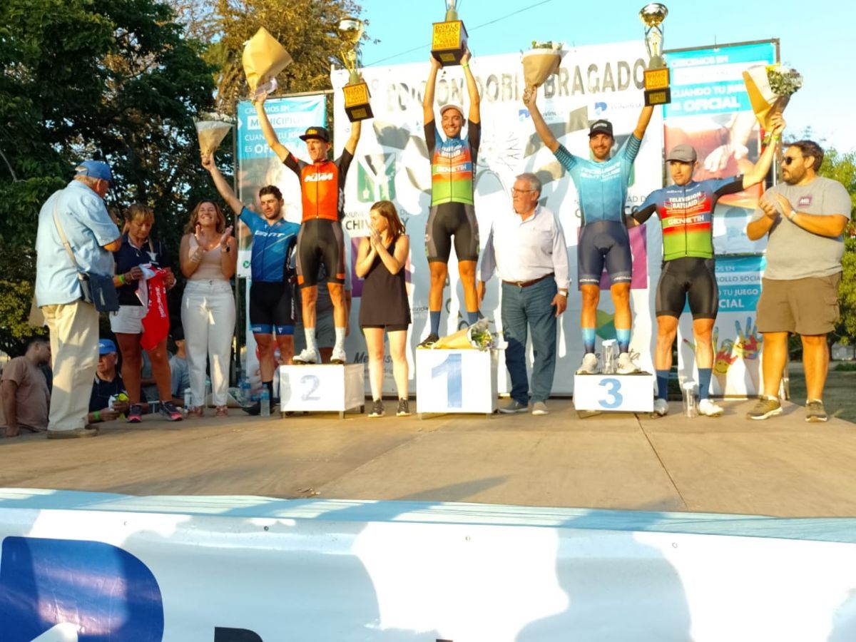 La Doble llegó a Bragado y Agustín Martínez se subió a lo alto del podio 