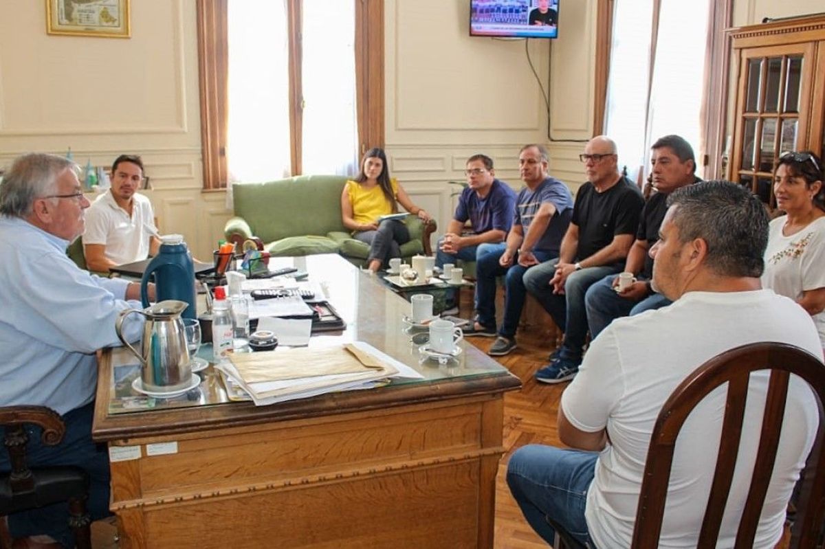 El Ejecutivo se reunió con los gremios para iniciar las paritarias municipales