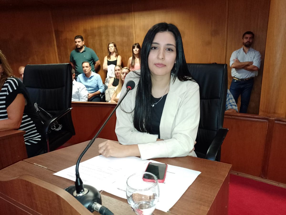 Roció Barrios asumió como concejal en reemplazo de Natalia Schillizzi