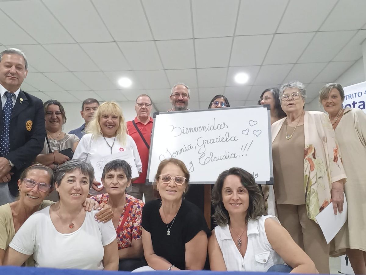 El Rotary Club agasajó a tres mujeres en su mes 