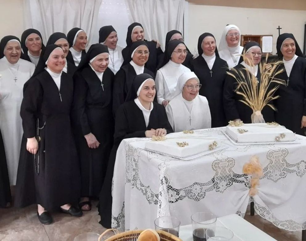 Florencia Faldón, ex alumna del Colegio San José, hizo los votos religiosos 