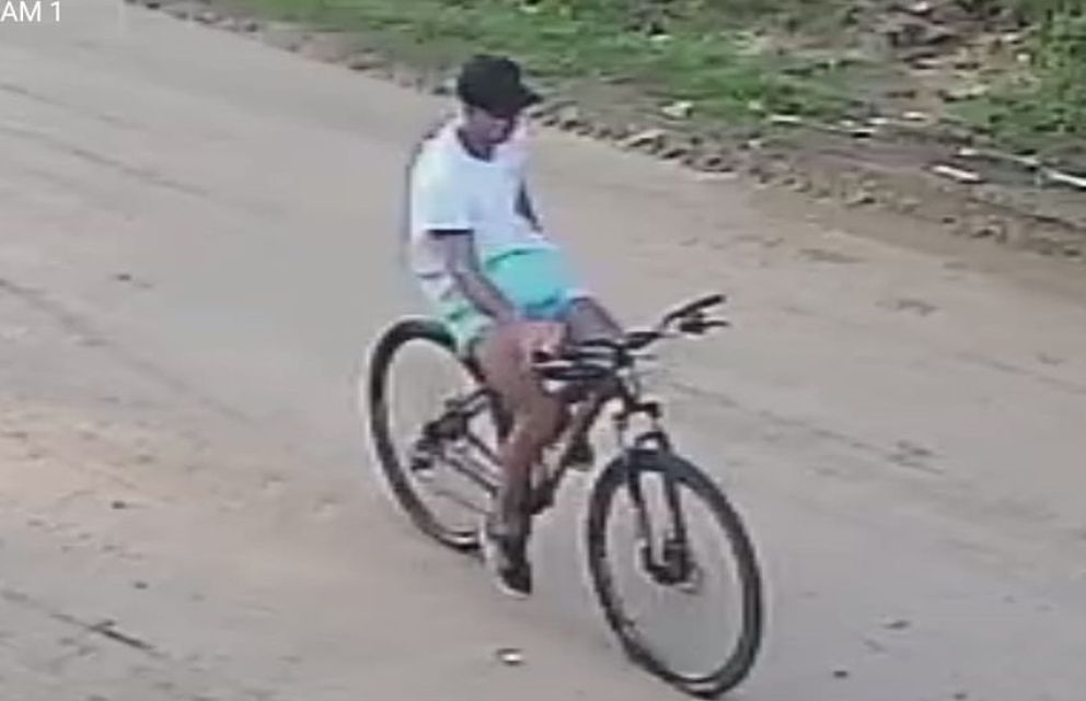 Difunden imágenes del delincuente que robó una bicicleta y 500 mil pesos